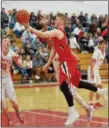  ?? PAUL DICICCO — THE NEWS-HERALD ?? Chardon’s Alex Sulka attempts a layup during a game at Hawken on Jan. 13. Sulka became the Hilltopper­s’ all-time leading scorer during the game.