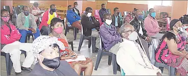  ?? (File pic) ?? Health motivators with community representa­tives during a meeting to discuss issues around Ndzingeni. They say they are faced with many challenges when executing their duties.
