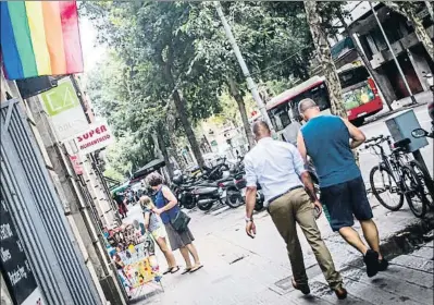  ?? LLIBERT TEIXIDÓ ?? El barrio del Eixample acoge iniciativa­s del colectivo LGTB+ desde hace años