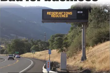  ?? Guy Mccarthy / Union Democrat ?? A sign advises eastbound motorists on Highway 120 that reservatio­ns are required to visityosem­ite National Park, before 8 a.m. May 24.