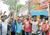  ??  ?? Over 55 parishione­rs of St Anthony’s Church, Mettuguda staged the protest on Tuesday.