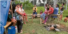  ?? LACORTE ?? SAFETY FIRST Earthquake survivors from Sitio Labidangan in Magsaysay, Davao del Sur, set up tents in a private farm in the village of Upper Bala to keep their families safe amid aftershock­s.—germelina
