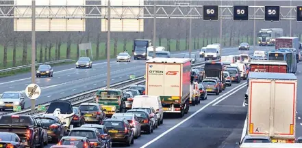  ?? ISTOCK ?? Los holandeses tendrán que reducir la velocidad en las autopistas a 100 km/h.