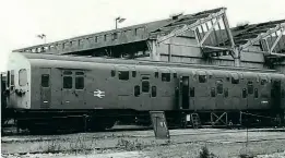  ?? HUGH LLEWELYN CC BYSA 2.0 ?? 50 YEARS AGO: Withdrawn 4-DD EMU vehicle No. 4902 at Ashford Steam Centre in
October 1972.