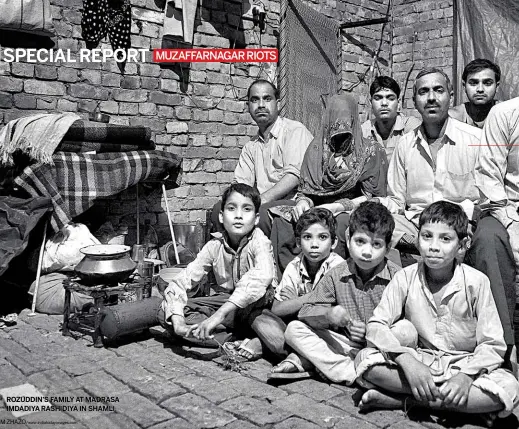  ?? M ZHAZO/
www.indiatoday­images.com ?? ROZUDDIN’S FAMILY AT MADRASA IMDADIYA RASHIDIYA IN SHAMLI