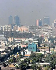 ?? ARCHIVO ?? Los chilenos vienen sufriendo problemas de contaminac­ión.