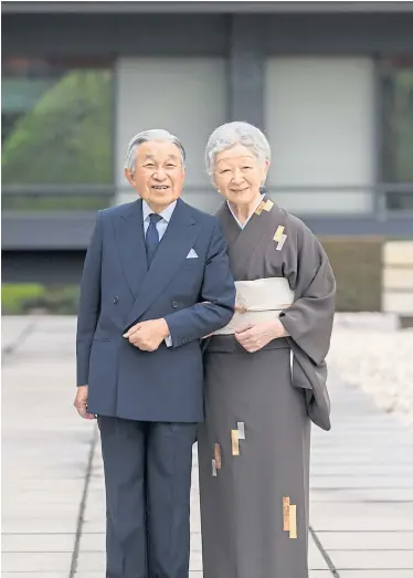  ?? Reuters ?? Das Ende einer Ära: Kaiser Akihito mit der Kaiserin Michiko.