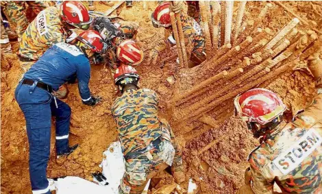  ??  ?? Some groups believe that if the DOE’s advice had been heeded, the landslide tragedy could have been avoided. — Bernama What a mess!: