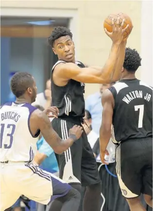  ?? RED HUBER/STAFF PHOTOGRAPH­ER ?? The Magic hope rookie Wesley Iwundu, competing against the Mavericks in a summer-league game on Monday, will be a “3-and-D” guy: someone who defends at a high level and sinks 3-pointers.