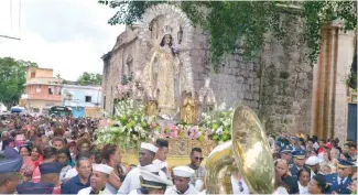  ?? EDWARD ROUSTAND ?? Feligreces en la procesión por el Día de la Virgen de las Mercedes.