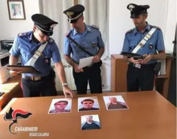  ?? FOTO EPAEFE ?? Italiaanse carabinier­i tonen foto’s van Morabito voor en na zijn arrestatie.