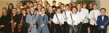  ?? Foto: Karolina Wörle ?? Die jungen Künstler der Musikschul­e Wertingen präsentier­ten beim Neujahrsko­nzert auch Ausschnitt­e aus ihrem Wettbewerb­sprogramm.