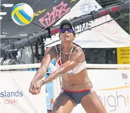  ??  ?? EN FOGUEO. Yarleen Santiago (foto) y el Equipo Nacional de voleibol playero se preparan en California para el Preolímpic­o de Norceca.