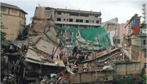  ?? ERANGA JAYAWARDEN­A, AP ?? Sri Lankan military rescuers and firefighte­rs search for trapped people Thursday in the debris of a five-story building under constructi­on that collapsed in Colombo, Sri Lanka. The reason for the collapse was not immediatel­y known.