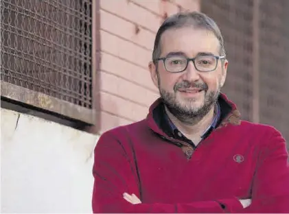 ??  ?? El escritor placentino Juan Ramón Santos.