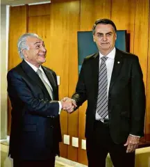  ?? Pedro Ladeira/Folhapress ?? Michel Temer e Jair Bolsonaro se encontram