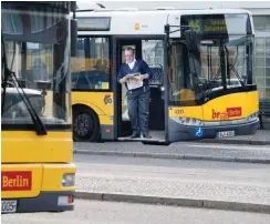  ?? Foto: dpa/Robert Schlesinge­r ?? Nicht alle Busfahrer verdienen das Gleiche.