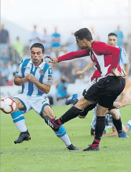  ?? FOTO: LUIS M. UNCITI ?? Intensidad Dani García toma ventaja en el centro del campo tras su buen partido contra la Real Sociedad