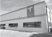  ?? KYLE ARNOLD/ORLANDO SENTINEL ?? Tesla’s Orlando dealership at 100 N. Lake Destiny Drive.