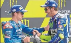  ??  ?? COMPAÑEROS. Maverick y Rossi, pilotos de Yamaha en 2017.