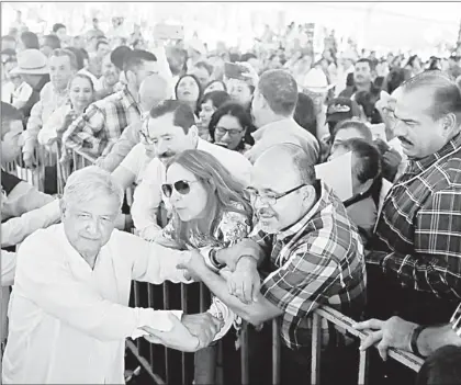  ??  ??    El presidente Andrés Manuel López Obrador saluda a su paso a la concurrenc­ia en su visita a Tamazula, Durango. En esta gira el mandatario comentó que tuvo que hacerle una limpia a la silla presidenci­al, ya que el caudillo Emiliano Zapata decía que estaba embrujada. Foto La Jornada