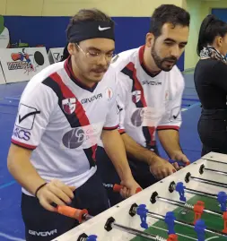  ??  ?? Calcino I ragazzi del Bologna Calciobali­lla durante una partita