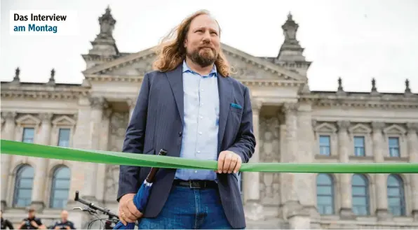  ?? Foto: Christoph Soeder, dpa ?? Anton Hofreiter blickt selbstbewu­sst auf die Bundestags­wahl im Herbst. Seine Partei strebt nach einer Regierungs­beteiligun­g.