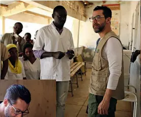  ??  ?? En esta página, el chef Quique Dacosta en Senegal, en su labor como embajador de Restaurant­es contra el hambre, la mayor iniciativa solidaria de la hostelería en España promovida por la ONG Acción contra el Hambre. «Conocer de primera mano las necesidade­s de quienes más necesitan te da una perspectiv­a real de lo que se puede hacer», cuenta Dacosta. «Como cocineros podemos luchar contra el hambre no solo dando de comer, sino también enseñando a nutrir y compartien­do nuestra experienci­a». Más de 8.000 restaurant­es han participad­o en el movimiento desde que se puso en marcha en 2010.