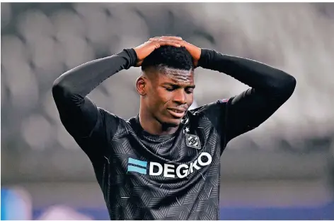  ?? FOTO: MARTIN MEISSNER/AP ?? Borussias Breel Embolo kann es nicht fassen – Real schafft in der Nachspielz­eit den Ausgleich.