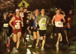  ?? STAN HUDY - THE SARATOGIAN ?? The front runners and eventual top finishers of Monday’s 23rd annual First Night Saratoga 5k race charge out in front of almost 1,000 runners on the Skidmore Campus.