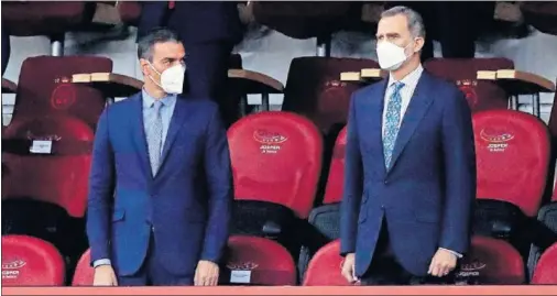  ??  ?? El jefe del Estado, Felipe VI, junto al presidente del Gobierno, Pedro Sánchez Castejón.