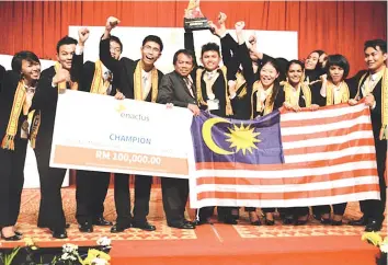  ??  ?? The UMS students celebrate winning RM100,000 in the 2017 Enactus Malaysia National Competitio­n.