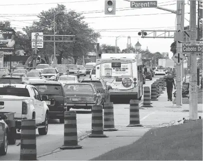  ?? JASON KRYK ?? Constructi­on has played havoc with traffic in Windsor, as seen here on Tecumseh Road East in May.