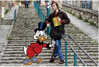  ??  ?? Passionné de bande dessiné, le Pontoisien Arnaud Hilmarcher est devenu un spécialist­e de Picsou, le canard « archi-milliardai­re » de Disney, qui fête ses 70 ans. « Un personnage pas avare, mais économe », insiste le journalist­e de Piscou Magazine.