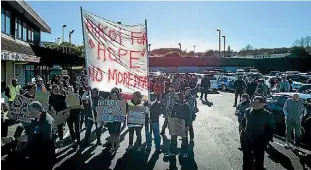  ?? CHRIS MCKEEN/STUFF ?? Motivated by the death of another homeless person, people gathered for a Hikoi for Hope in the South Auckland suburb of Manurewa.