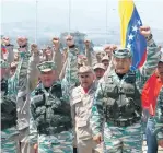  ?? EFE ?? Bloqueo. La Guardia Nacional Bolivarian­a bloquea el puente internacio­nal Las Tienditas que comunica Venezuela con Colombia, ayer en San Antonio.