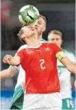 ?? FOTO: DPA ?? Am Ende hatten die Schweizer um Stephan Lichtstein­er knapp die Nase vorn.