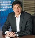  ??  ?? FUNCIONARI­OS. Alejandro Costa (izq.) subsecreta­rio de Estrategia­s Sanitarias del Ministerio de Salud.
Y Fernando Peirano, presidente de la Agencia I+D+i (arr.).