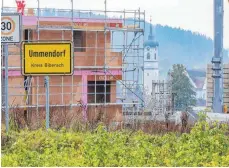  ?? ARCHIVFOTO: WARNACK/DPA ?? In Ummendorf im Kreis Biberach gab es Streit zwischen potenziell­en Häuslebaue­rn und der Gemeinde wegen der Vergabekri­terien.