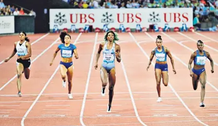  ??  ?? Impressive win: Shaunae Miller-uibo (centre) takes victory in the 200m ahead of Dina Asher-smith (far right)