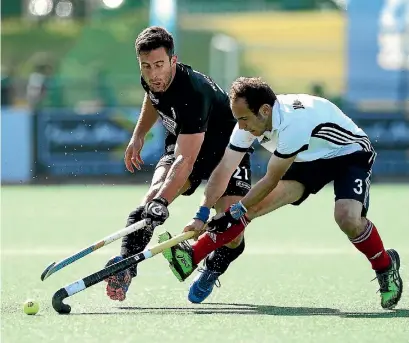  ?? JAN KRUGER/GETTY IMAGES ?? New Zealand’s Kane Russell (left) received a yellow card in the 60th minute of the Black Sticks’ loss to Belgium.