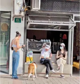  ?? ?? A coffee shop on Yongkang Road. — Zhu Shenshen