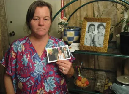  ?? EMILY JACKSON/TORONTO STAR ?? Suzanne Wheeler holds photo of her brother, Paul. His body was moved to Pine Hill Cemetery Jan. 21 after months in a social-services grave.