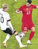  ?? BILD: Imago ?? Harter Kampf: Kaan Ayhan (rechts) gegen Deutschlan­ds Julian Brandt