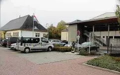  ?? Foto: Guy Seyler ?? Am Kulturzent­rum in Mertert dürfen Autos nur noch maximal zwei Stunden parken.
