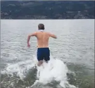  ?? Photo contribute­d ?? A lone dipper takes the plunge into Okanagan Lake in this video posted to the website of a charity that normally hosts a Jan. 1 Polar Bear Swim in Kelowna. The mass gathering can’t occur Friday because of the pandemic, but a virtual fundraisin­g drive is still taking place.