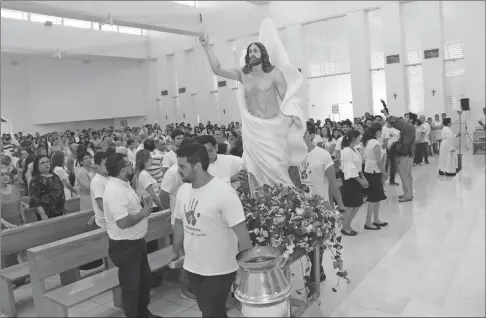  ??  ?? En la parroquia Cristo Resucitado (foto) del fraccionam­iento Montecrist­o ya se ofrecen las pláticas prematrimo­niales en línea y en próximos días darían inicio las prebautism­ales