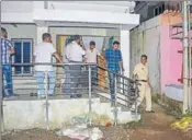  ?? PTI ?? ■ Members of the Maharashtr­a Antiterror­ism Squad raid the residence of Vaibhav Raut in Nallasopar­a, Palghar district on Friday. Eight crude bombs were recovered in the raid.