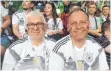  ?? FOTO: BERND MARTIN ?? Die beiden Weißenhorn­er Theo Ritter (links) und Bernd Martin waren bei der Fußball-WM 2018 in Moskau/Russland.