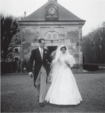  ??  ?? Union
Mariage d’AnneAymone de Brantes et Valéry Giscard d’Estaing à la chapelle du château du Fresne, à Authon (Loir-etCher), le 23 décembre 1952.
L’ancien président est décédé le 2 décembre 2020 à Authon. Il y est enterré auprès de l’une de ses filles, Jacinte.